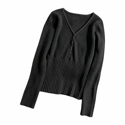 V-Kaelusega kootud pullover